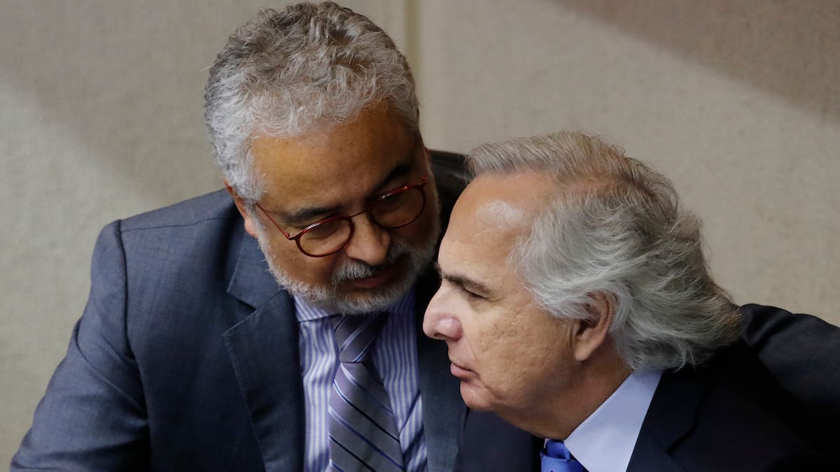 “Quien mandaba ahí era Chadwick”: los chats que exponen la participación del exministro en las gestiones de Hermosilla