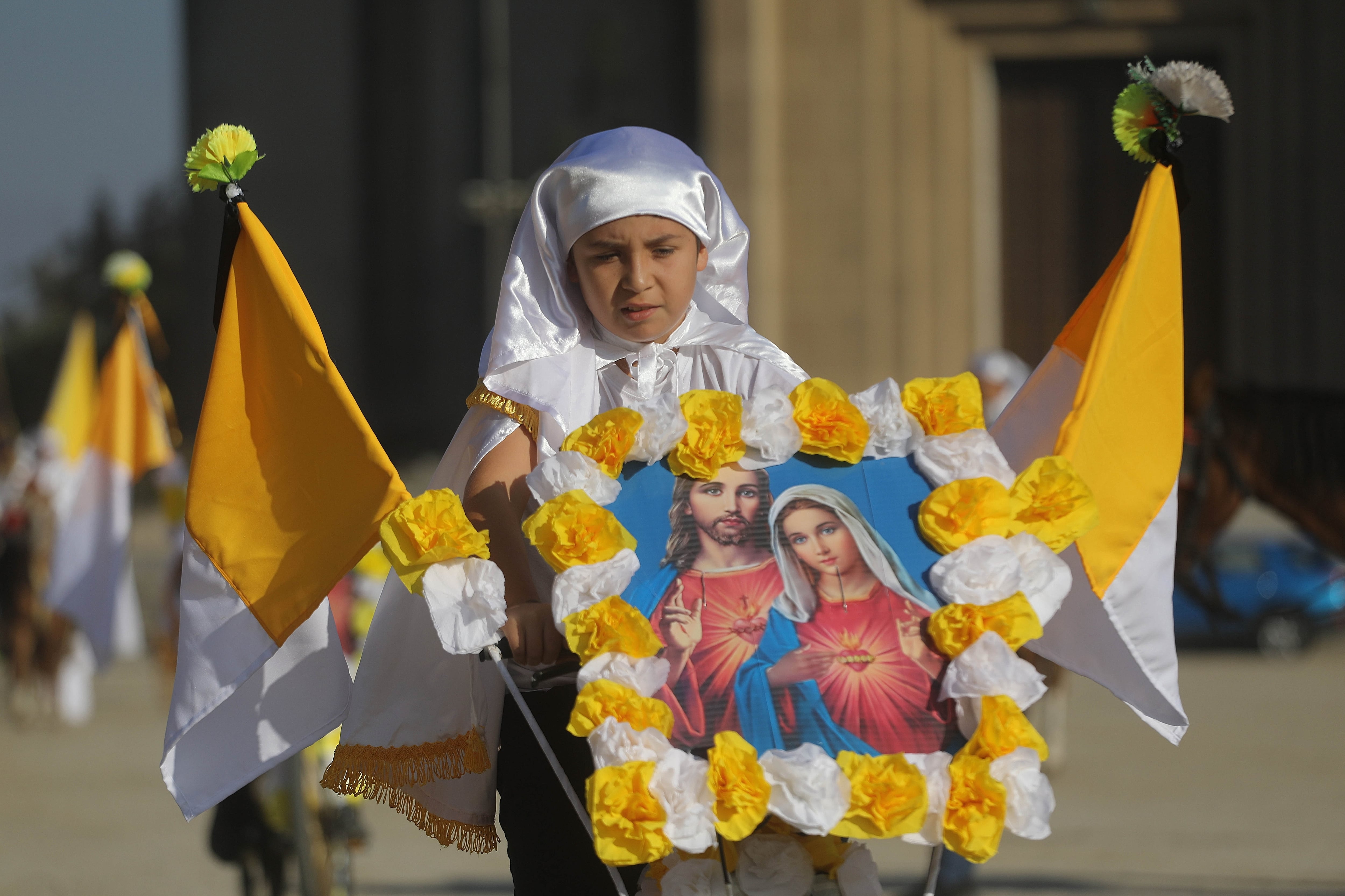 27 de abril de 2025/SANTIAGOEn la comuna de Maipu, se realiza la tradicional fiesta religiosa del Cuasimodo, donde jinetes, carretas, ciclistas y autos adornados, visitaran a los enfermos y le darán su comunión.FOTO: SEBASTIAN BELTRAN GAETE / AGENCIUNO