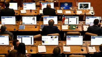 Con 13 años de plazo para pagar: Congreso aprueba ley corta de isapres en jornada express del Senado y la Cámara