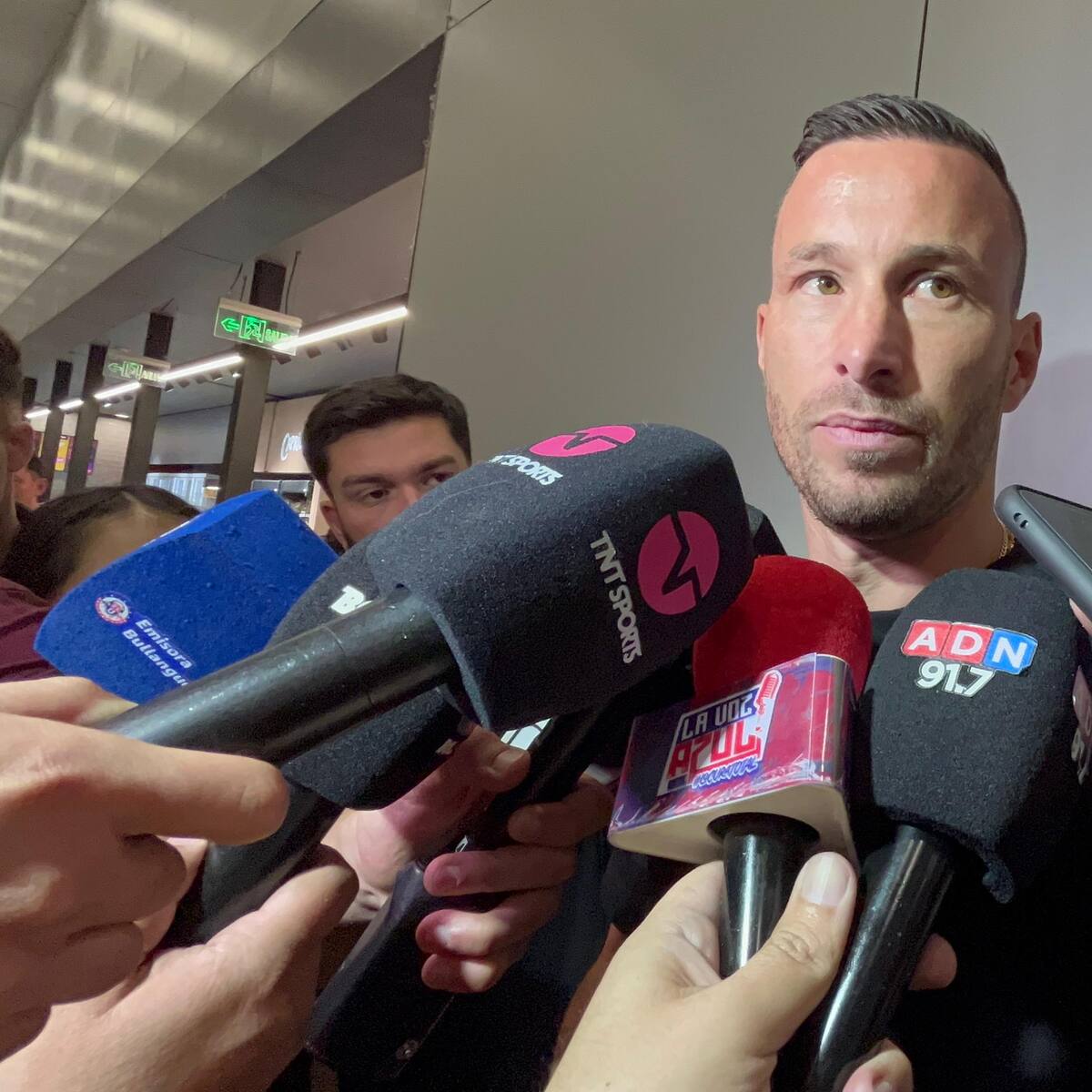 Luciano Pons en su arribo a Chile para firmar por la U: “Ojalá sea un buen año para todos”