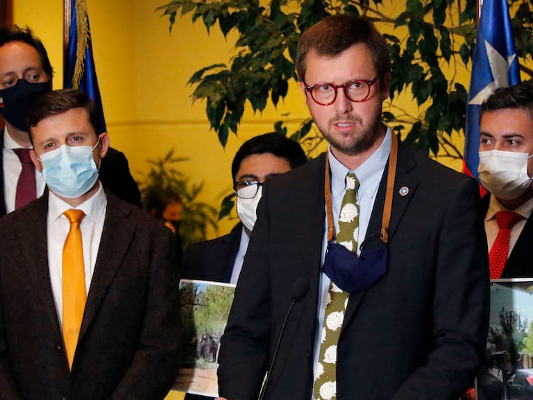 Republicanos y UDI vuelven a tomar distancia