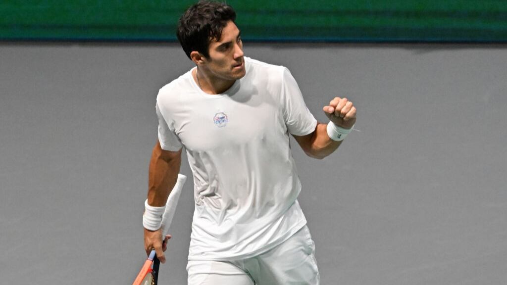 Cristian Garin sufre ante el juvenil Yi Zhou para superar la primera ronda del ATP 250 de Zhuhai