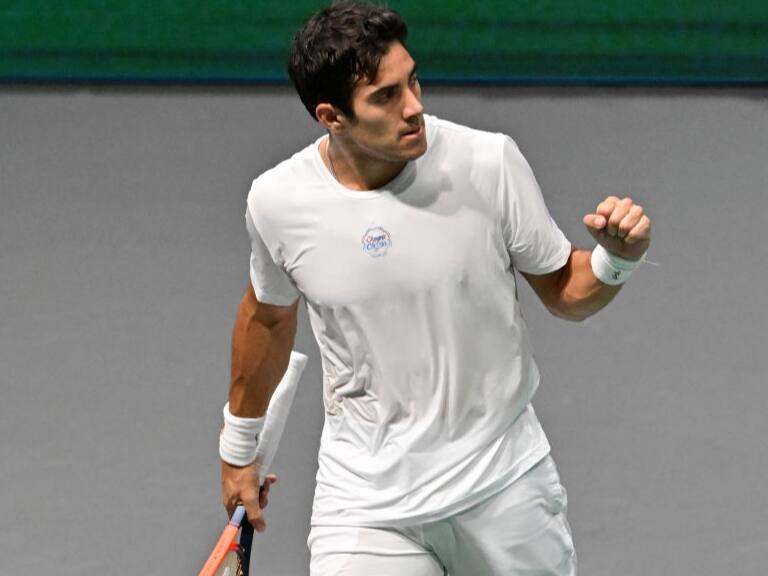 Cristian Garin sufre ante el juvenil Yi Zhou para superar la primera ronda del ATP 250 de Zhuhai