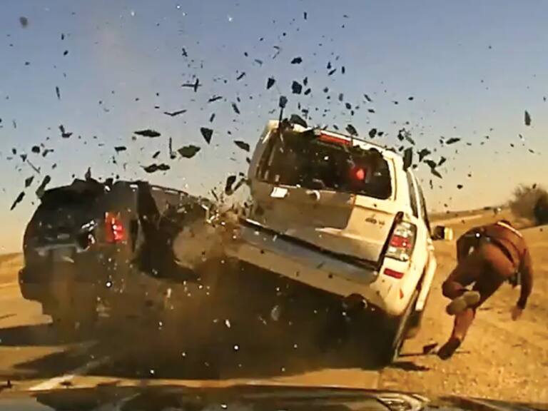 Imágenes sensibles: policía de Oklahoma sobrevive tras grave accidente