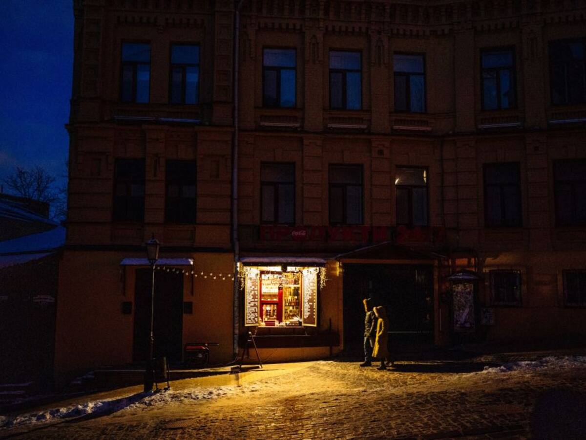 Sin luz: ataque de Rusia afecta la mitad de la región de Kiev