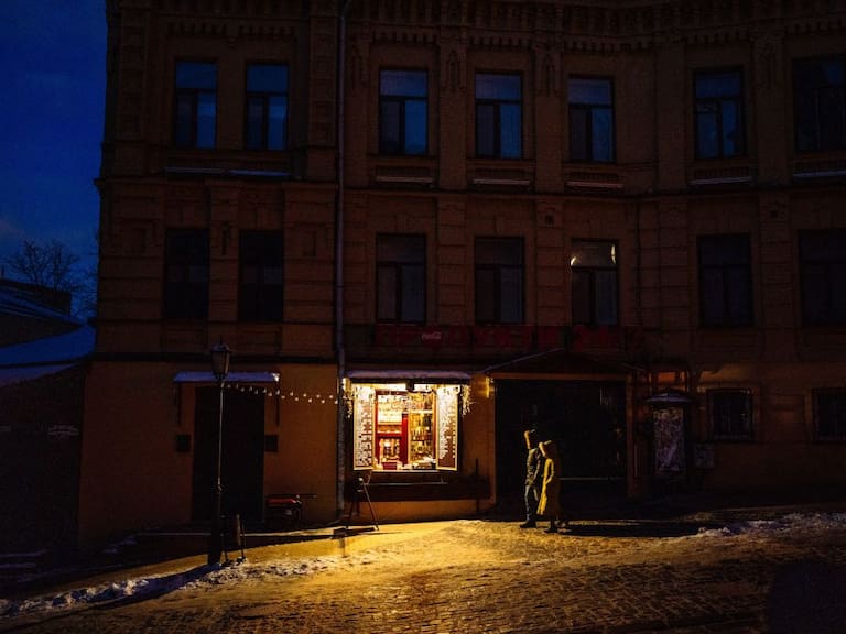 Las calles de Kiev sin electricidad tras los ataques sobre Ucrania