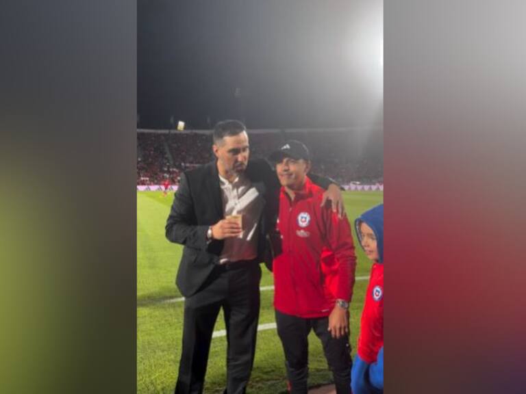 El emotivo reencuentro entre Claudio Bravo y Alexis Sánchez en el Estadio Nacional