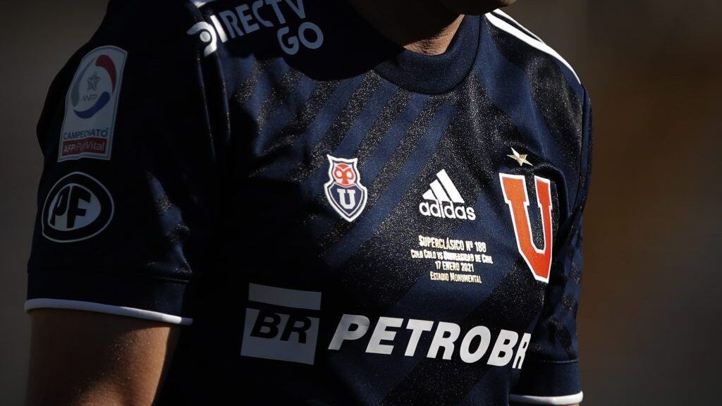 17 DE ENERO DE 2021/SANTIAGODetalle en la camiseta de Walter Montillo, durante el partido valido por la fecha 31 del Campeonato Nacional AFP PlanVital 2020, entre Colo Colo y Universidad de Chile, disputado en el Estadio Monumental.
FOTO: FRANCISCO LONGA/AGENCIAUNO