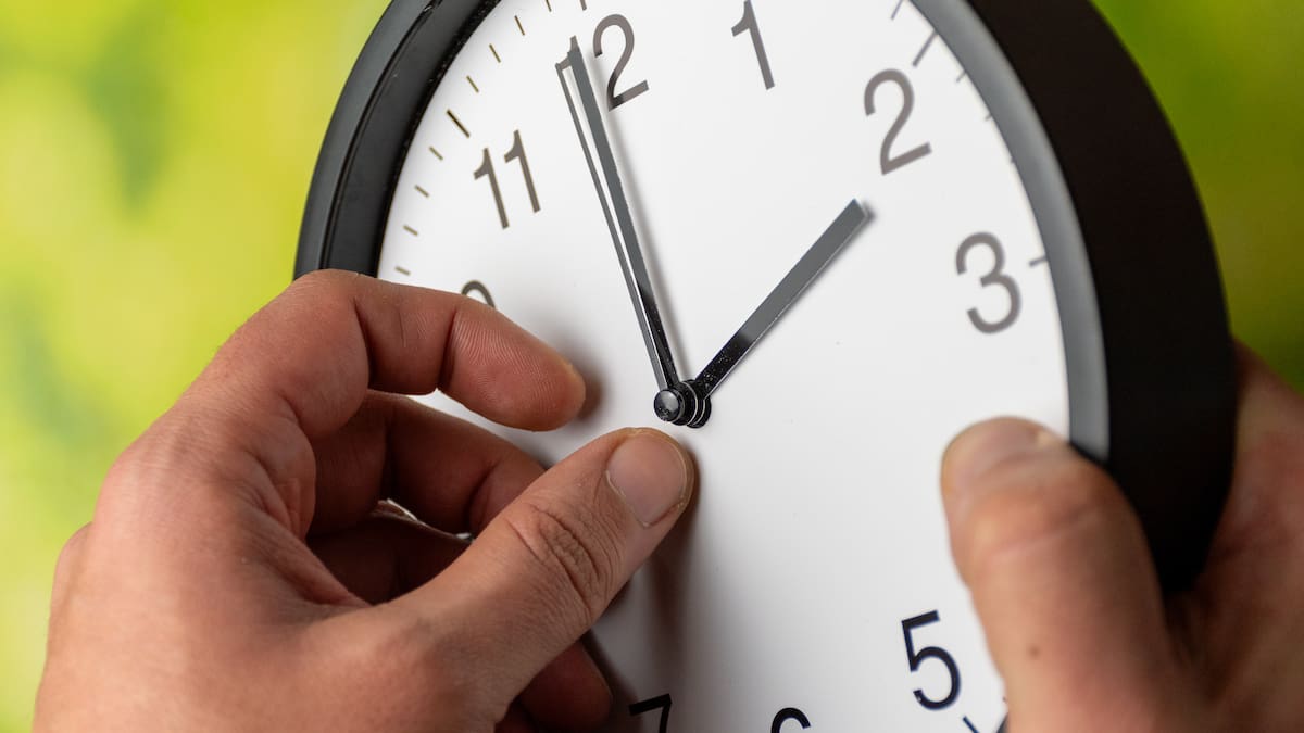 Se viene el cambio de hora en Chile: estas son las regiones que NO deben ajustar sus relojes