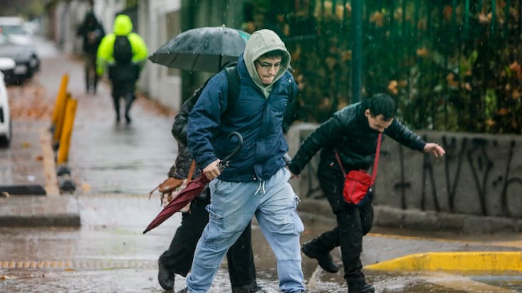 Anuncian nuevo temporal con lluvia y viento en la zona central: este será el punto de máxima intensidad en Santiago