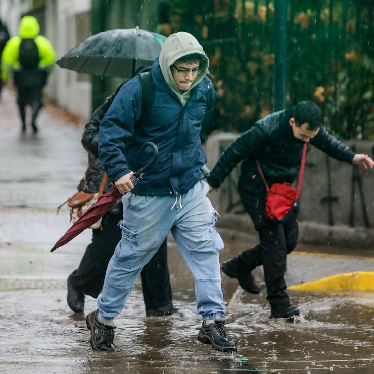 Anuncian nuevo temporal con lluvia y viento en la zona central: este será el punto de máxima intensidad en Santiago