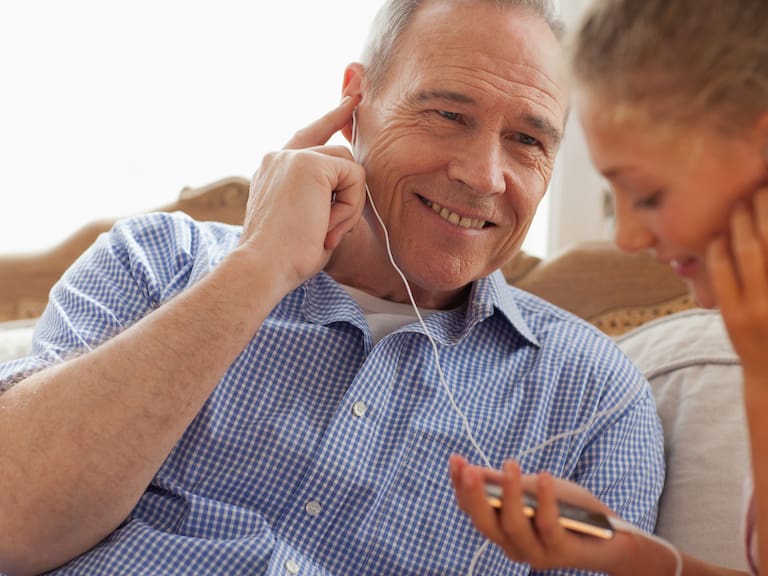 Soy neurólogo: 6 formas simples para cuidar el cerebro durante las fiestas, incluso si estás solo