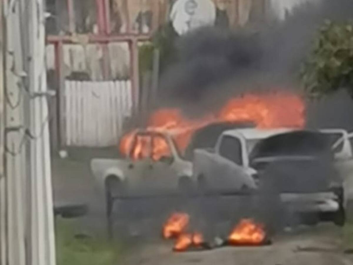 Dos vehículos de Carabineros terminaron quemados luego de un operativo policial en Contulmo