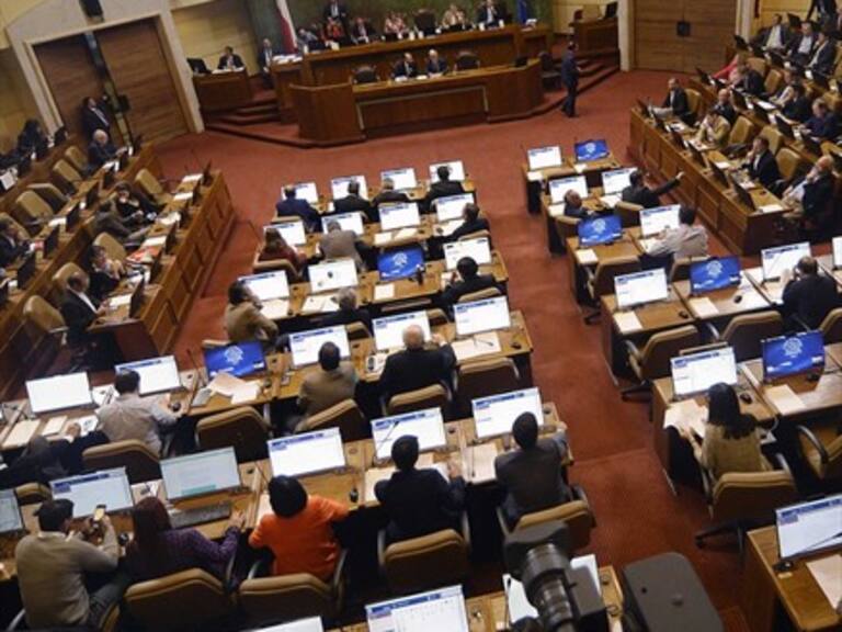 Diputados aprueban proyecto de ley que suspende alza del precio del pasaje de Metro