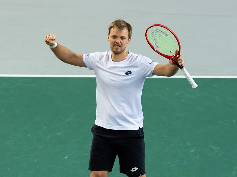 Tenista campeón de Roland Garros trabaja como reponedor debido a la crisis por coronavirus
