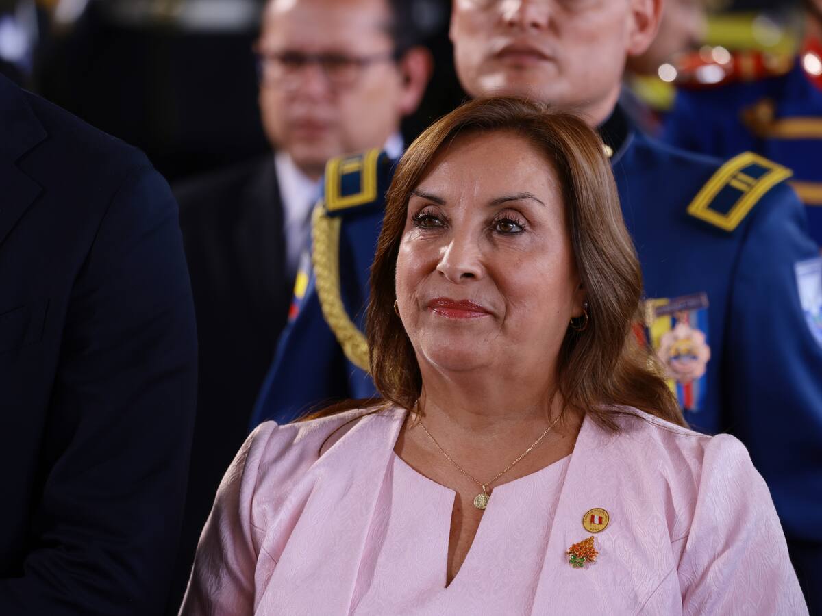 Presidenta de Perú duplica su salario a US$10.000 en medio de investigaciones y baja popularidad