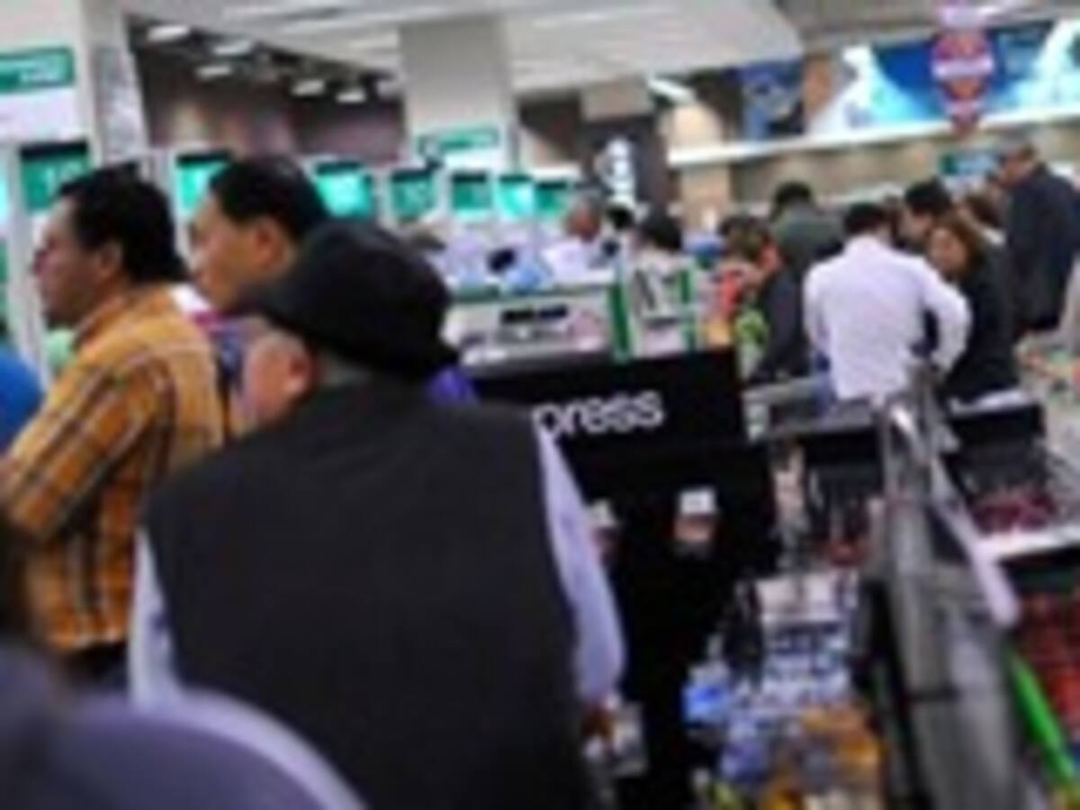 Presentan requerimiento por colusión contra cadenas de supermercado
