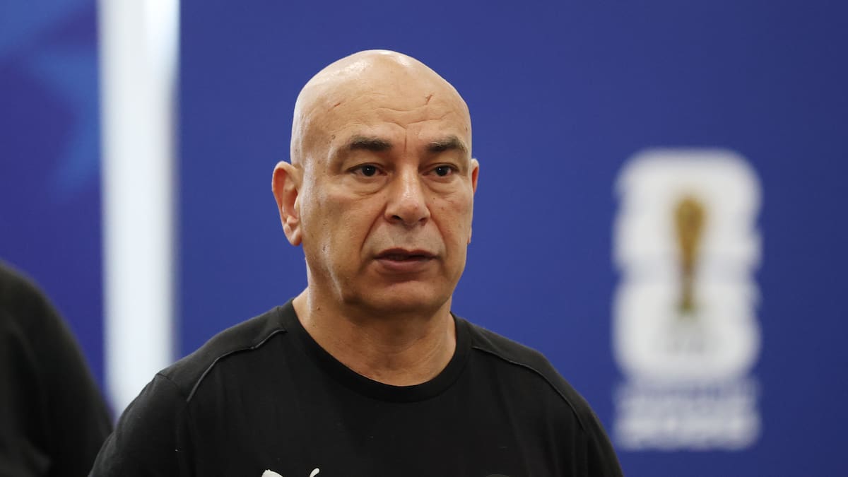 Del Mundial a un escándalo familiar: DT de Egipto se desmaya al ver a sus dos esposas peleando a golpes