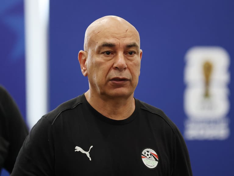 Del Mundial a un escándalo familiar: DT de Egipto se desmaya al ver a sus dos esposas peleando a golpes