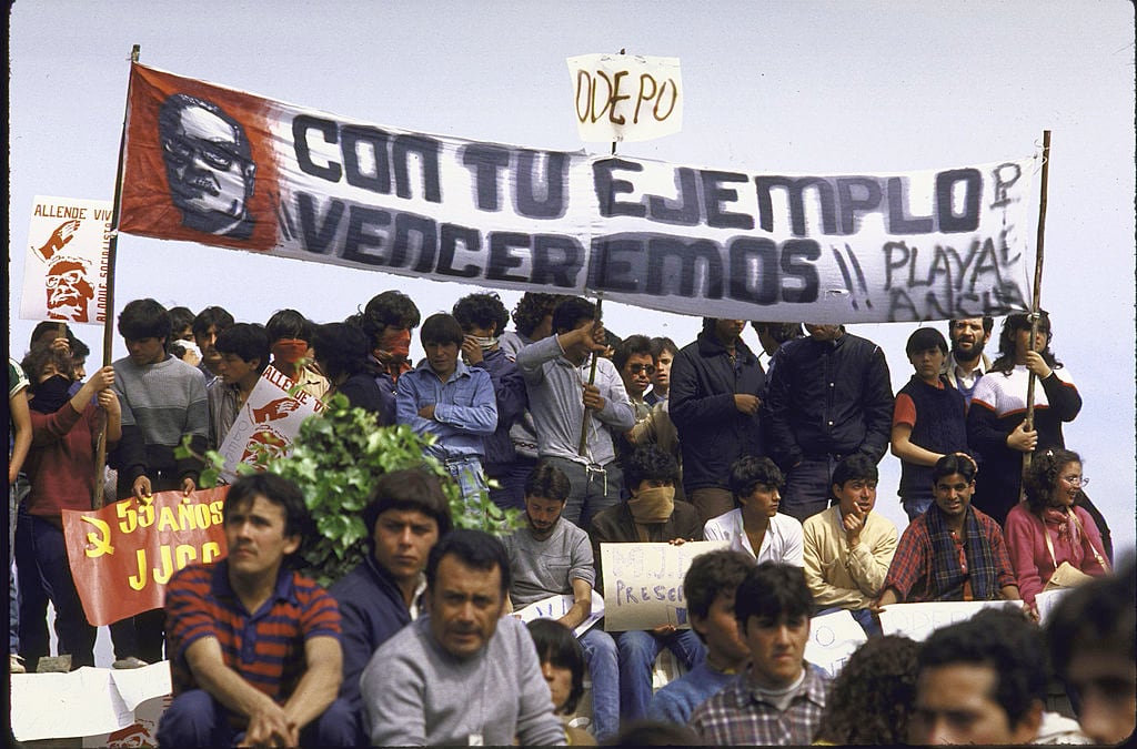 Estudiantes muestran su apoyo al gobierno chileno de Salvador Allende