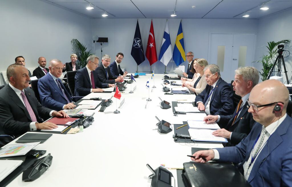 Delegaciones de Turquía, Suecia y Finlandia negocian ingreso a OTAN