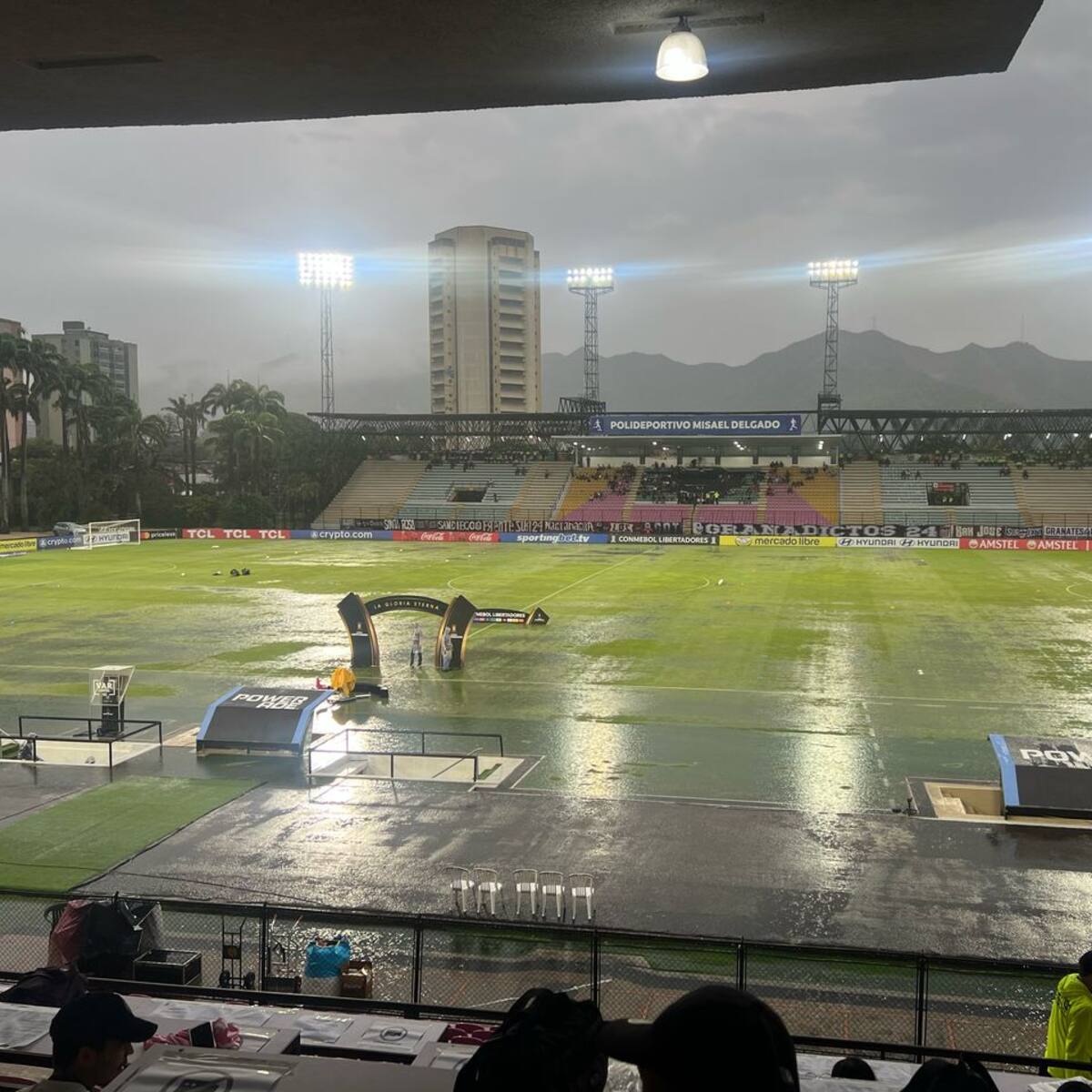 ¿Se jugará? Las complicaciones climatológicas que tiene contra las cuerdas al duelo de la U por Copa Libertadores