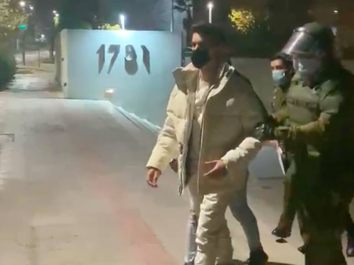 Fiesta clandestina en Providencia terminó con 11 personas detenidas por Carabineros