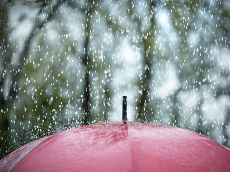 Sorpresa veraniega: Pronostican “lluvia cálida” para la región Metropolitana