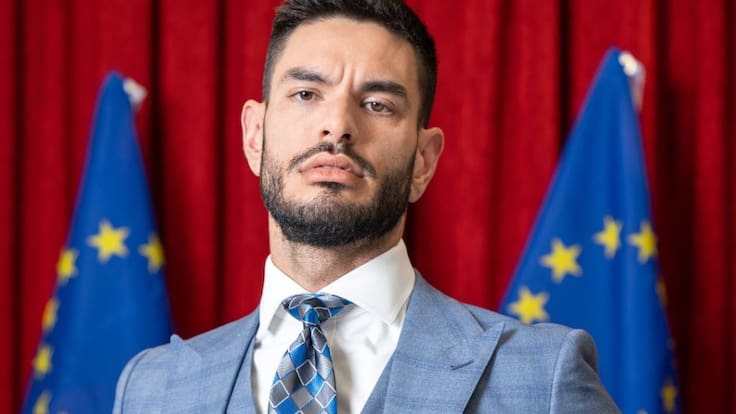 Médico denuncia que fue despedido por tener cuenta en OnlyFans