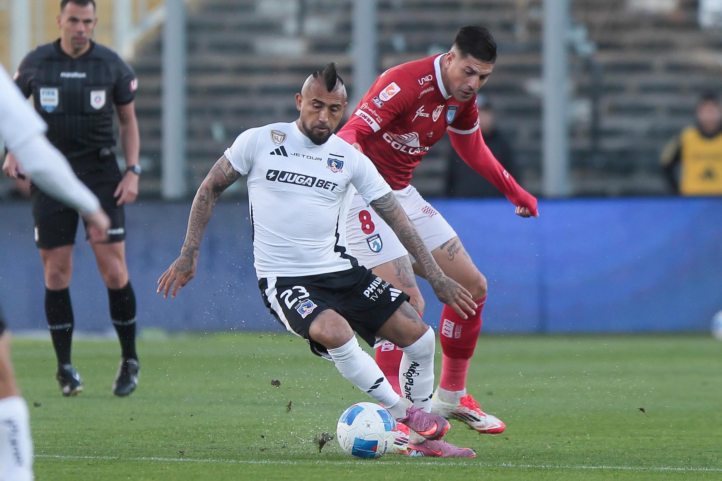 Colo Colo y Deportes Iquique se ven las caras en Macul