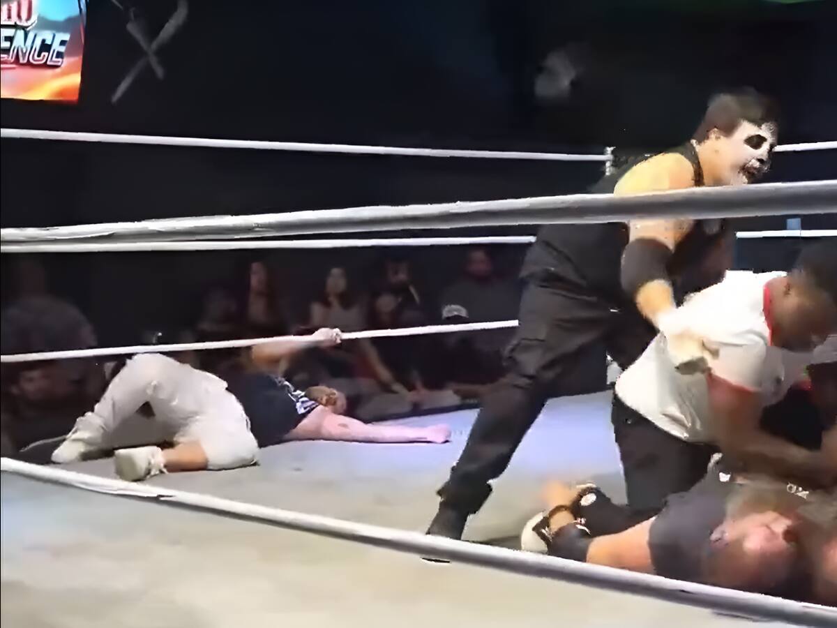 Le dio más de 20 golpes en la cabeza: hijo de excampeón de la UFC deja inconsciente a rival tras brutal golpiza en show de lucha libre