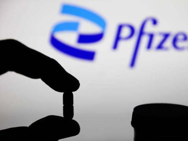 Foto ilustrativa del antigripal contra el Covid-19 que promueve Pfizer