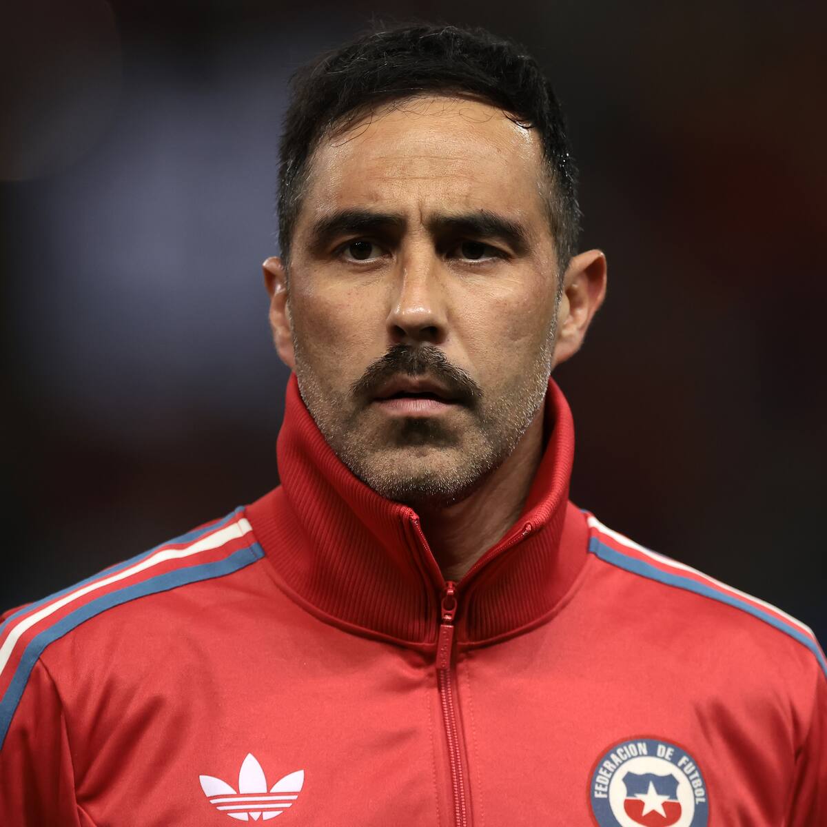 Claudio Bravo admite que se siente ignorado por La Roja: “¿Sabes cuántas veces me han invitado a participar dentro de la selección? Cero”