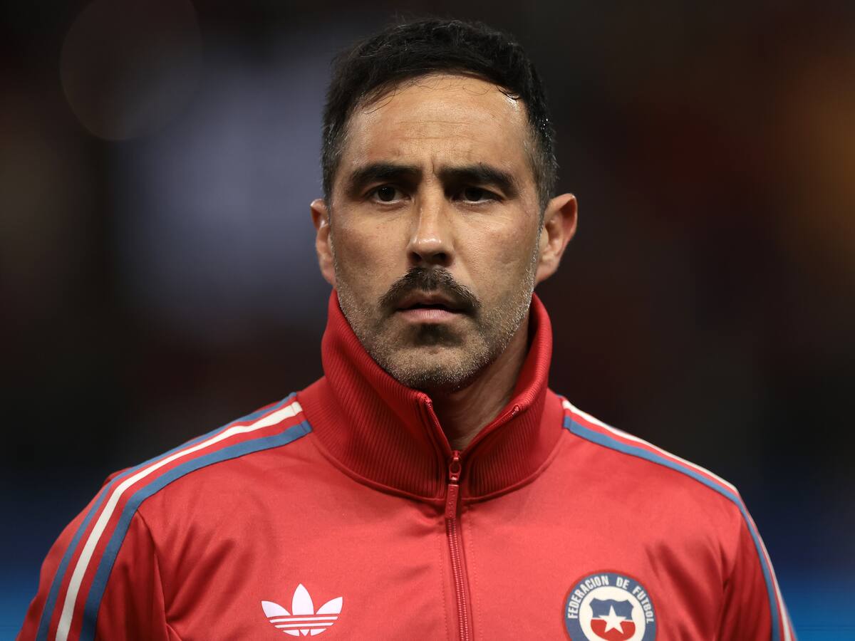 Claudio Bravo admite que se siente ignorado por La Roja: “¿Sabes cuántas veces me han invitado a participar dentro de la selección? Cero”