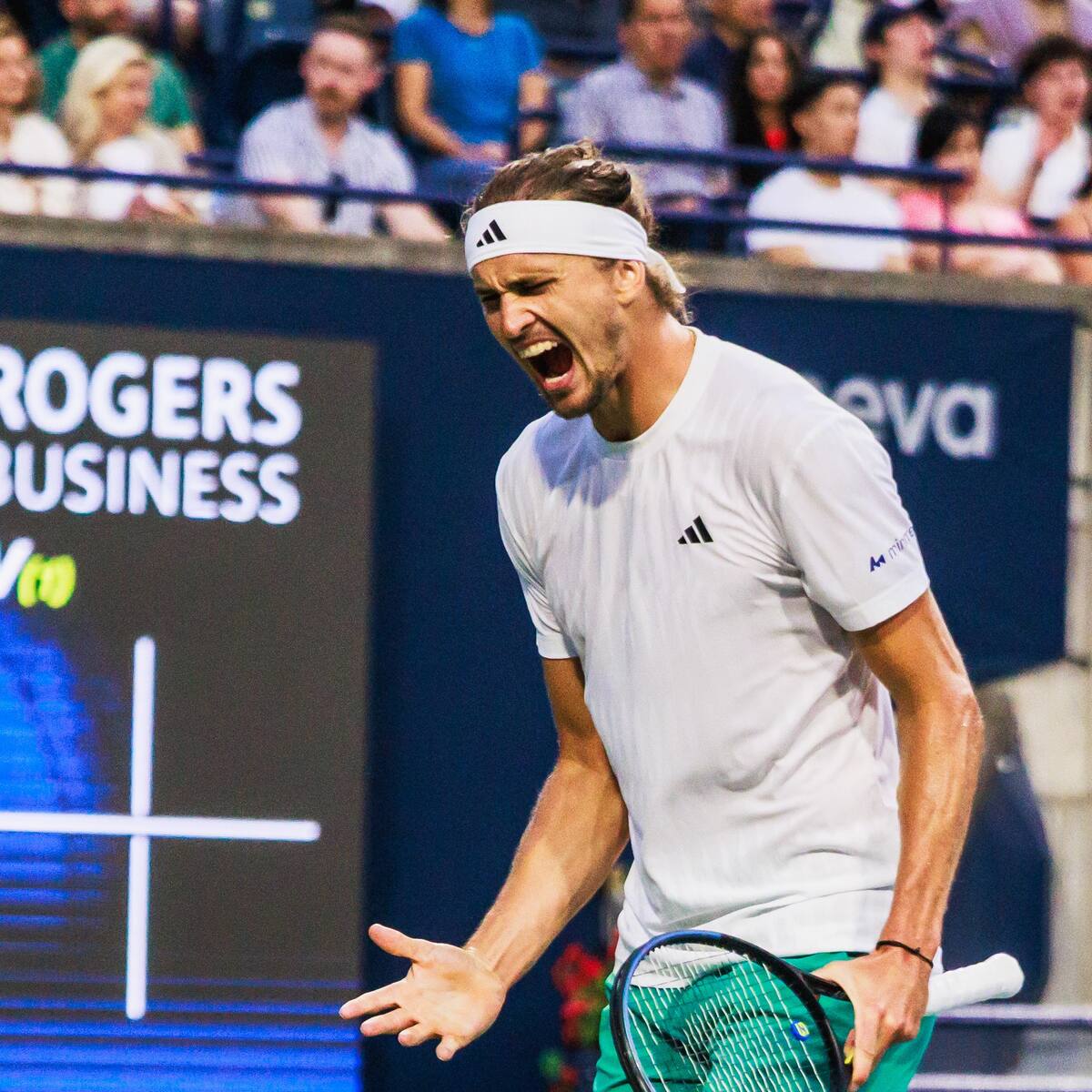 Alexander Zverev vive incómodo momento con un fanático en el Masters de Toronto: tenista respondió con este gesto