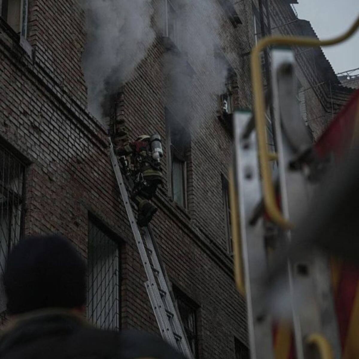 Reportan al menos dos muertos tras ataque ruso con misiles y drones contra Kiev