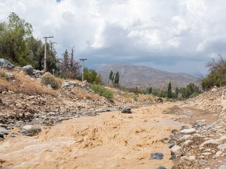 Ministro Montes por campamentos en quebradas amenazadas por aluviones: “Se le ha advertido todos estos días que tienen que salir”