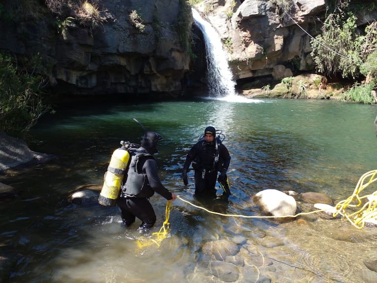 Búsqueda de joven en Laguna del Encanto
