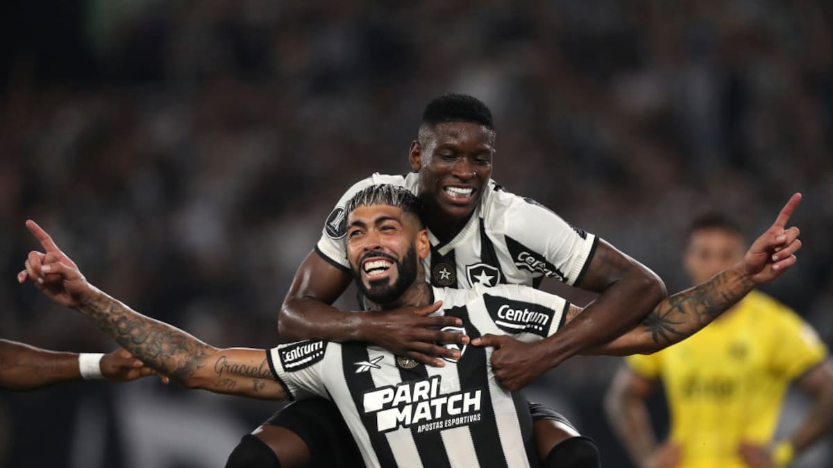 Botafogo aprovechó 10 minutos del terror de Peñarol y sacó una gran ventaja camino a la final de Copa Libertadores