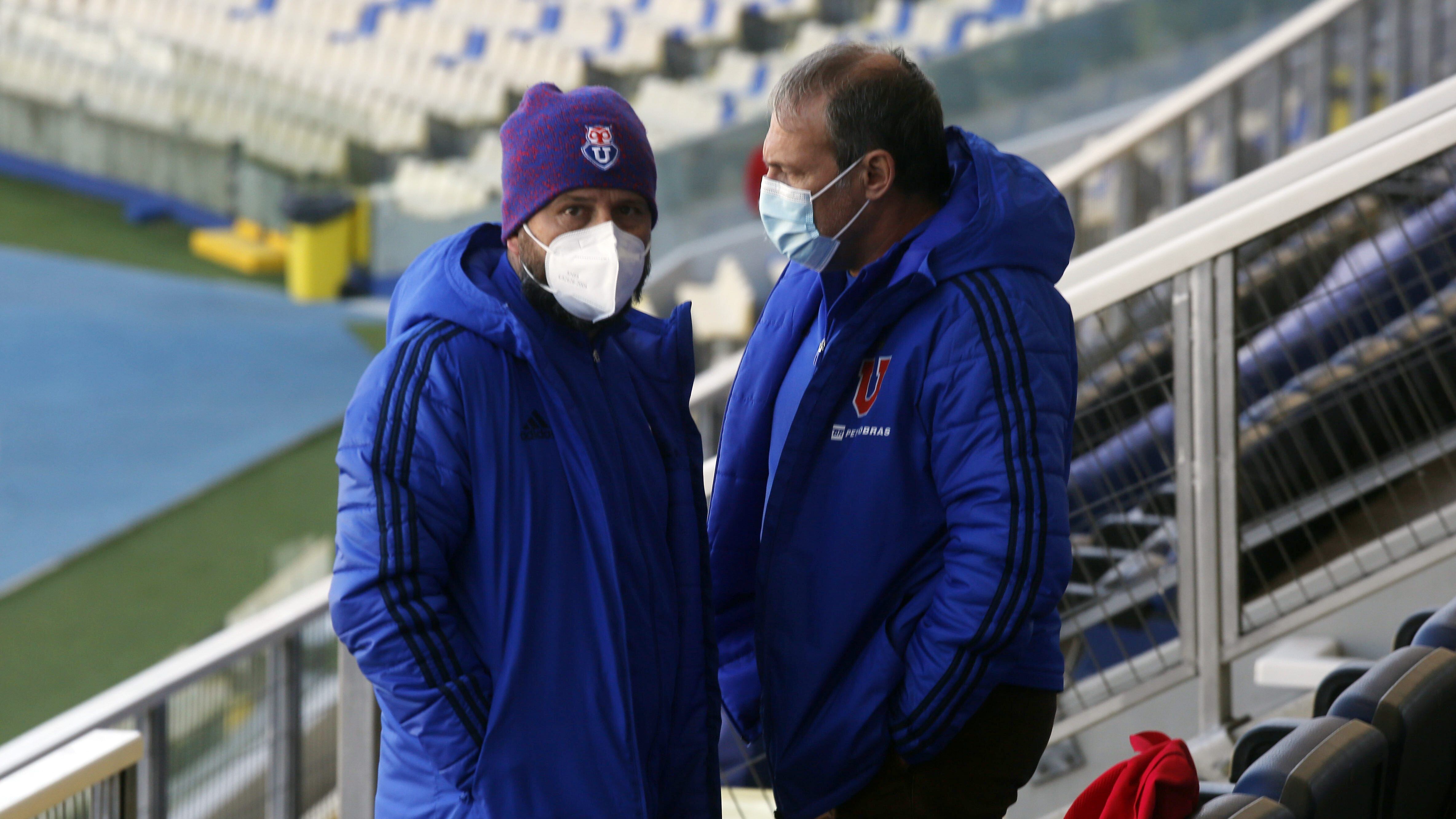 29 de Octubre de 2020/CONCEPCION
Sergio Vargas junto a Rodrigo Goldberg en el palco lugo de la derrota por 1-0 de la Universidad de Chile, durante el partido valido por la decimo septima quinta fecha del Campeonato Nacional AFP PlanVital 2020, entre Universidad de Concepcion vs Universidad de Chile, disputado en el Estadio Ester Roa.
FOTO:SEBASTIAN BROGCA/AGENCIAUNO