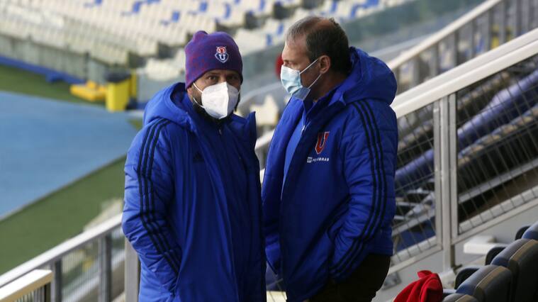 29 de Octubre de 2020/CONCEPCION
Sergio Vargas junto a Rodrigo Goldberg en el palco lugo de la derrota por 1-0 de la Universidad de Chile, durante el partido valido por la decimo septima quinta fecha del Campeonato Nacional AFP PlanVital 2020, entre Universidad de Concepcion vs Universidad de Chile, disputado en el Estadio Ester Roa.
FOTO:SEBASTIAN BROGCA/AGENCIAUNO