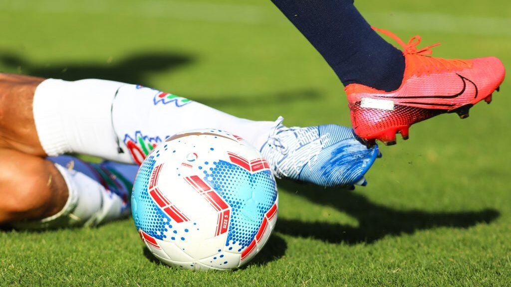 03 DE ENERO DE 2021/SANTIAGOJugadores disputan la pelota, durante el partido valido por vigsimo sptima fecha del Campeonato Nacional AFP PlanVital 2020, entre Universidad de Chile y Universidad de Concepcin, disputado en el Estadio Nacional.
FOTO: SEBASTIAN ORIA/AGENCIAUNO