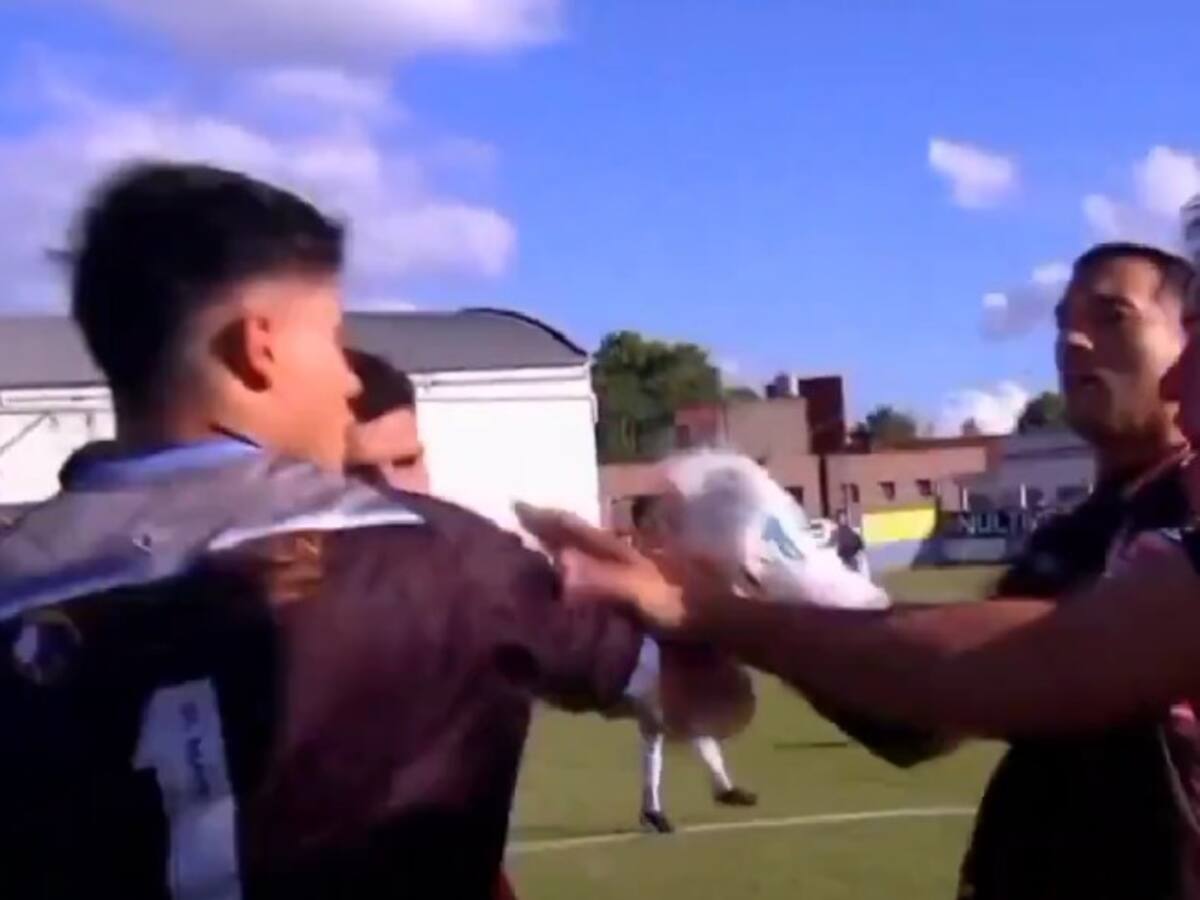 Arquero que fue campeón en Chile protagonizó insólito momento antes de jugar una final en el ascenso argentino