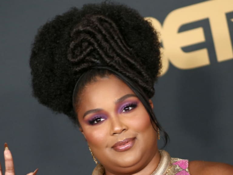 Lizzo fue consultada sobre cómo es vivir con obesidad y entregó respuesta que causó furor en redes