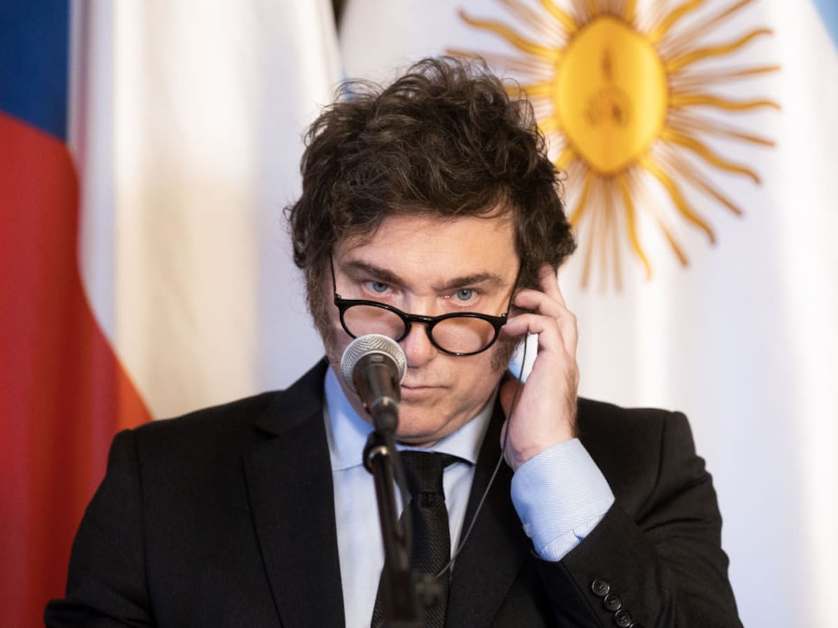 Javier Milei oficializa el veto al aumento de pensiones para jubilados en Argentina