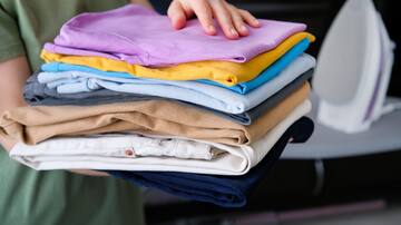 ¿Cómo limpiar las manchas de cloro de la ropa de color? Este es el truco casero que salvará tus prendas
