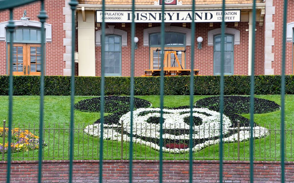 Se mantiene cerrado el parque Disneylandia en California por el Covid-19