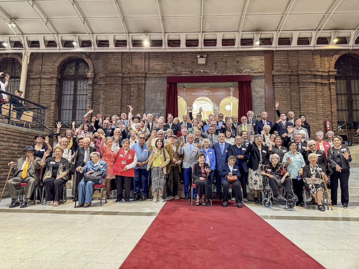 ¿Quién merece estar? Invitan a nominar a chilenos que destacan después de los 75 años: 100 Líderes Mayores 2026