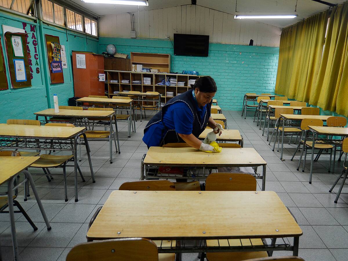 Presidente del Colegio de Profesores acusó presiones por parte del Mineduc para que las clases vuelvan en la quincena de agosto