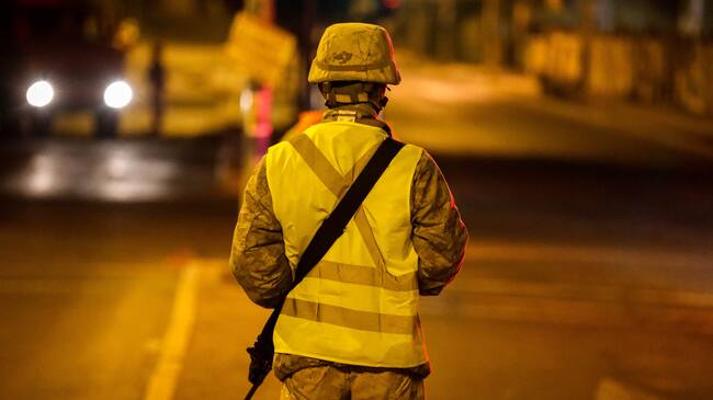 25 DE JUNIO DE 2020/ COPIAPOControl Policial y Militar realizando fiscalizaciones durante el toque de queda debido a crisis sanitaria por Covid19 en la ciudad de Copiapó.
FOTO: KARL CHINGA GRAWE/ AGENCIA UNO